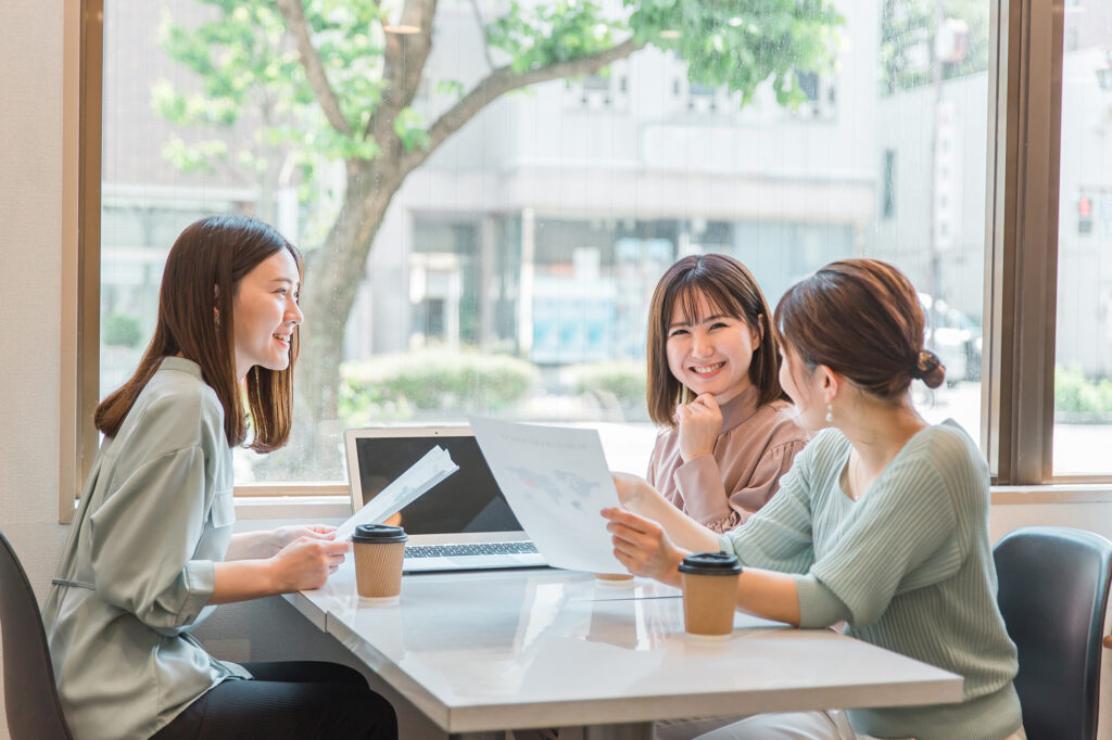ミーティング中の女性